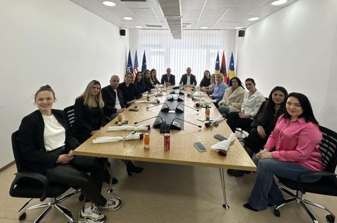 Kryetari Lladrovci iu uroi zyrtareve komunale 8 Marsin – Ditën Ndërkombëtare të Gruas