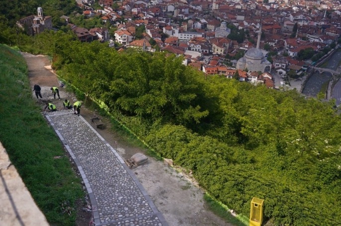 Po vazhdojnë punimet në ndërtimin e shtegut të ri për në Kalanë e Prizrenit