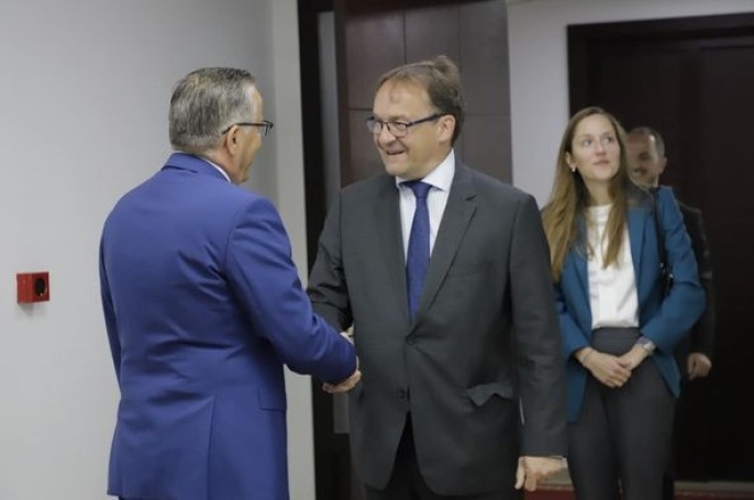 Kryetari Hamza priti në takim Ambasadorin e Austrisë në Kosovë, George Schnetzer