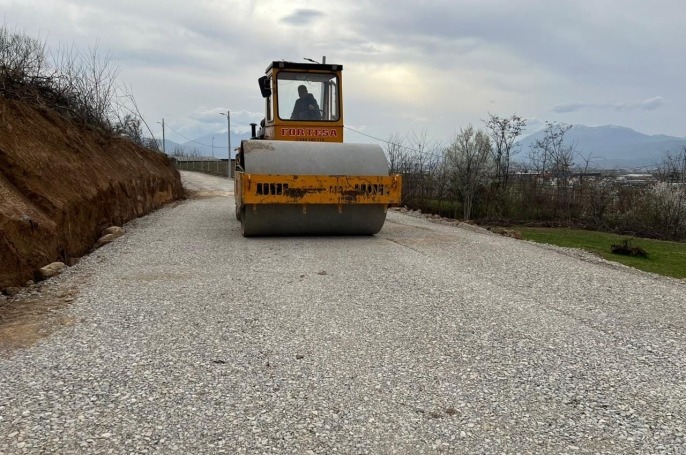 Po vazhdon ndërtimi i infrastrukturës rrugore në fshatin Korishë të Prizrenit