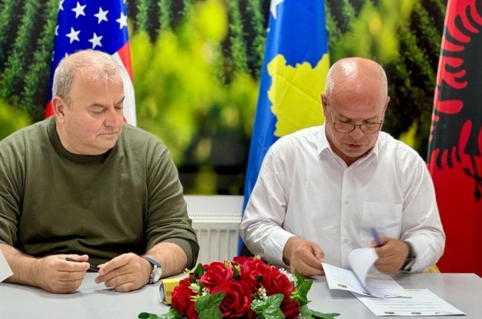Kryetari Latifi nënshkruan memorandum bashkëpunimi me “Fondacionin për Zhvillim të Qëndrueshëm Ekonomik - PREDA Plus Kosovë dhe WEntrepreneur”