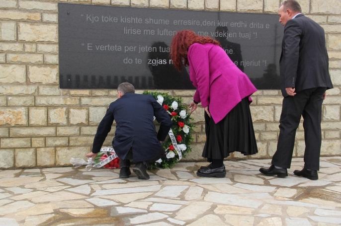 Shënohet përvjetori i masakrës së 168 qytetarëve të Komunës së Fushë Kosovës